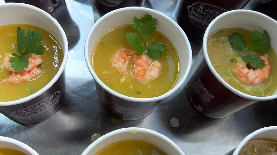 Caldo de baroa com camarão